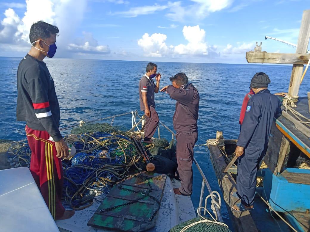 Tim Patroli  Pengawasan DKP Amankan Jaring Kongsi dan Trawl di Perairan Bangka Selatan