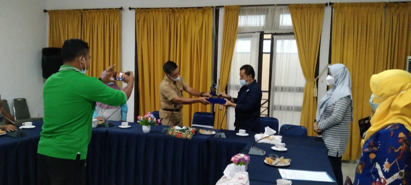 Kelompok Pembudidaya Babel Dapat Bantuan Pakan dan Bibit Ikan dari BBPBL Lampung