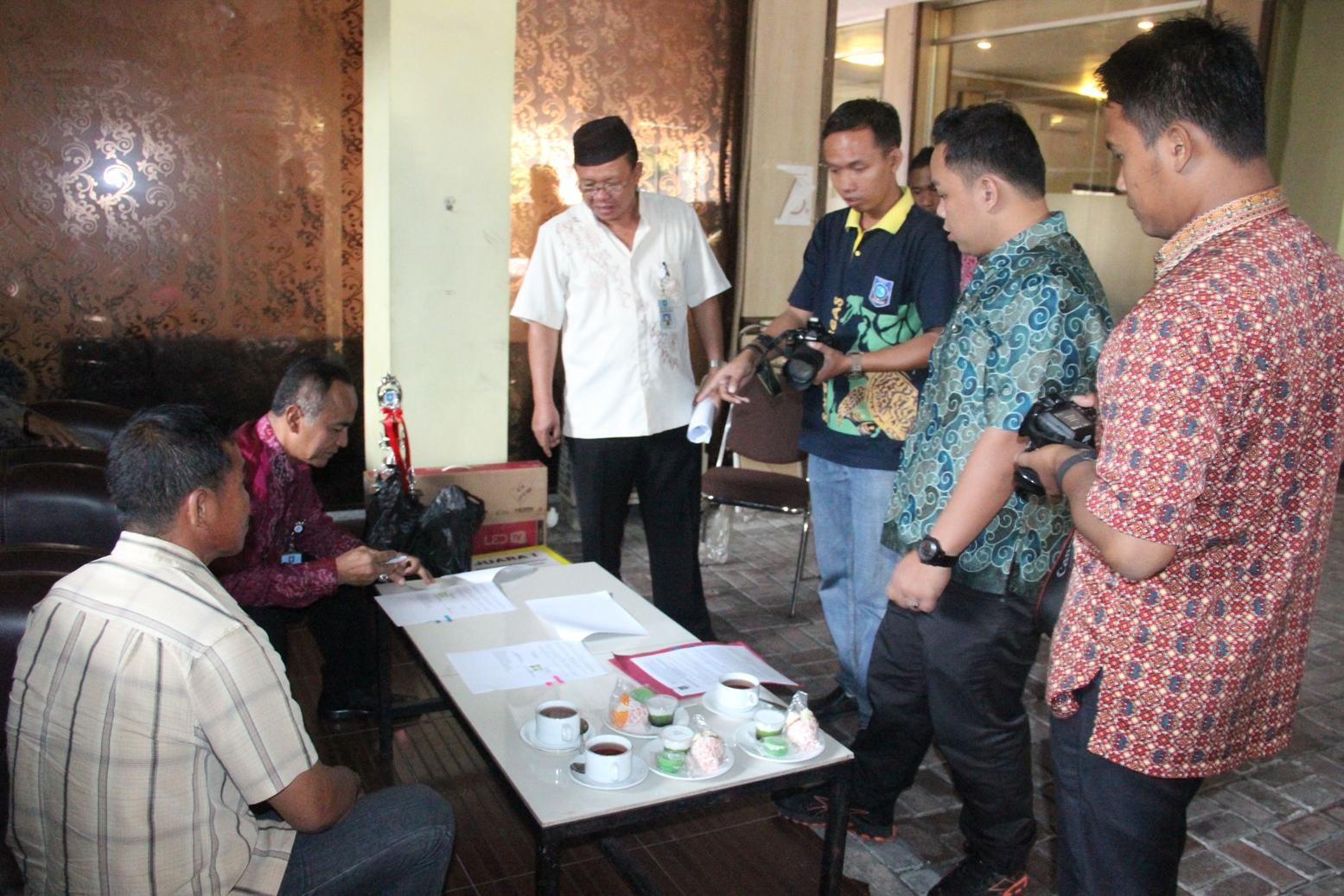 Serah Terima Barang Kepada Kelompok Masyarakat Pengawas