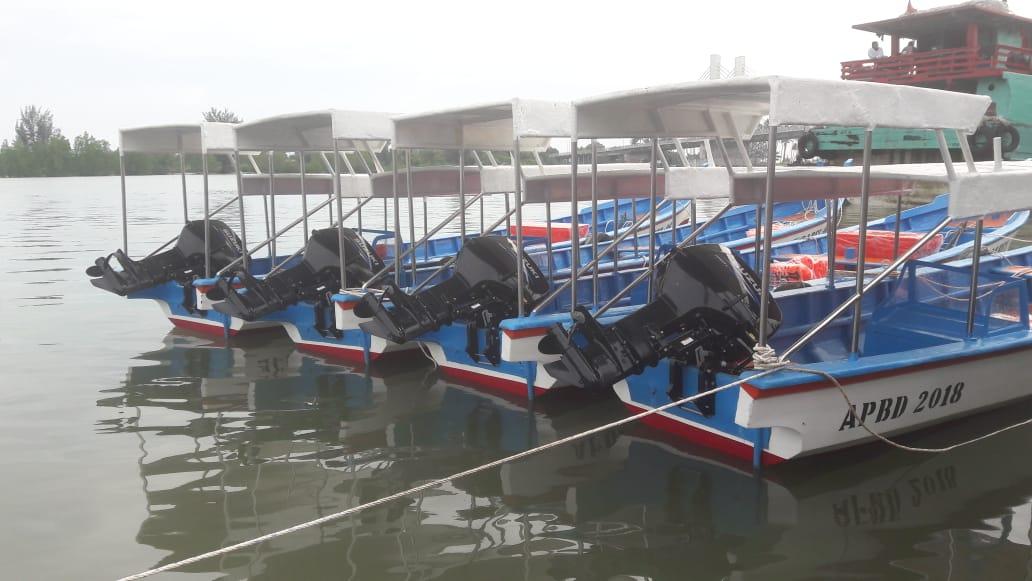 Pemprov Babel Serahkan 8 Unit Kapal Nelayan 3 GT