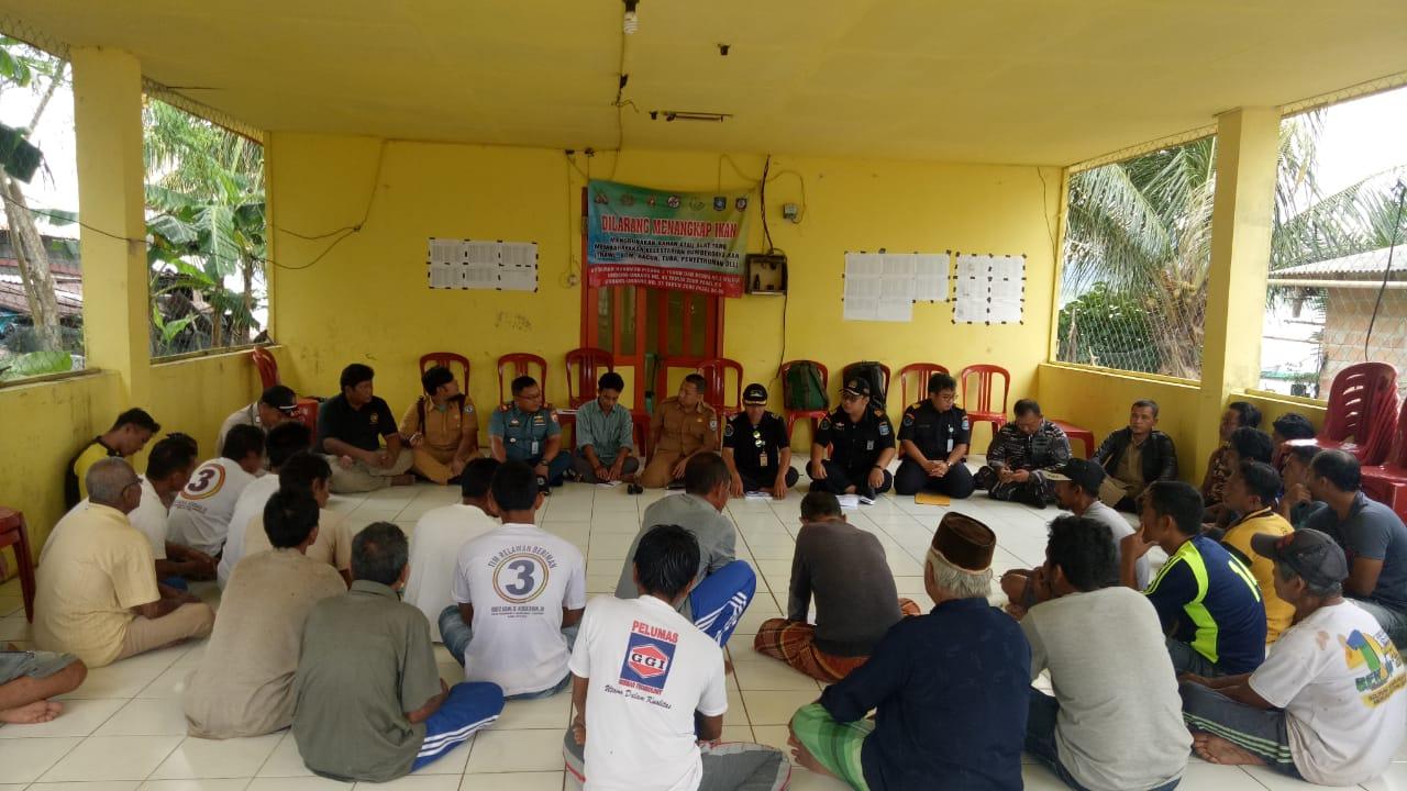 Tim Terpadu Gelar Sosialisasi Aturan Larangan Trawl di Pulau Panjang Lepar Pongok