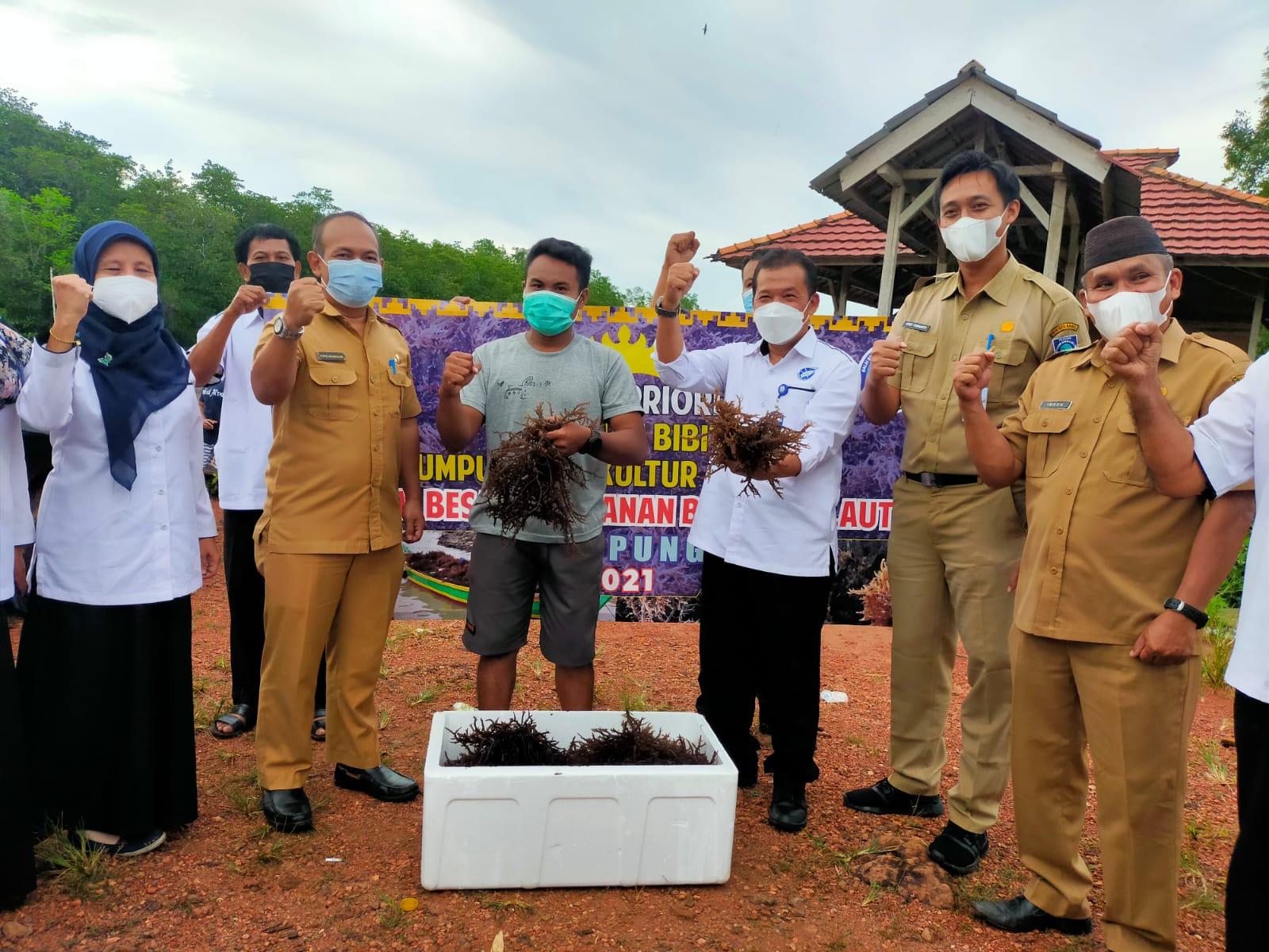 Balai Besar Perikanan Laut Lampung Antarkan Langsung Bantuan Bibit dan Pakan Ikan untuk Pembudidaya Babel