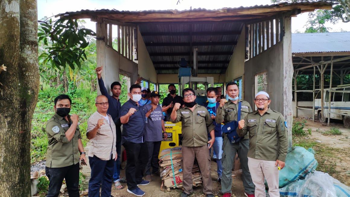 DKP Babel Bantu Mesin Press Sampah  Kelompok Tani Selat Nasik