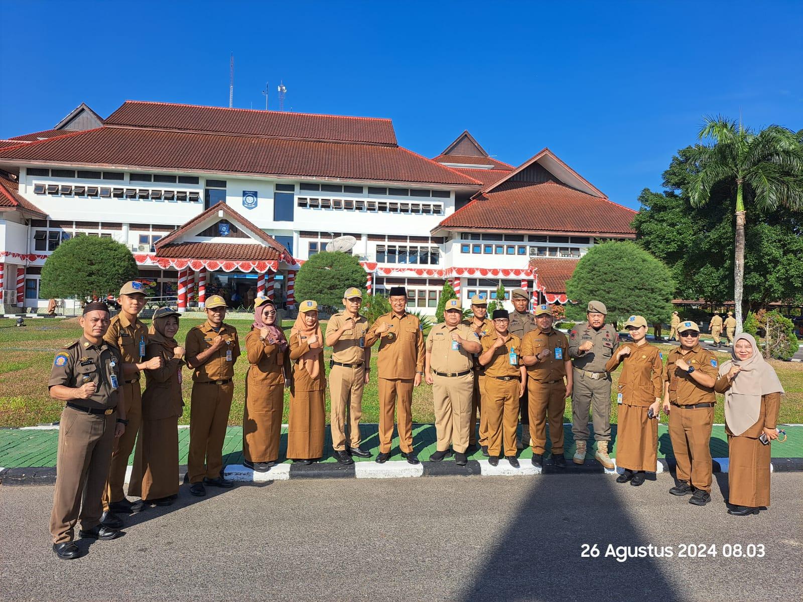 Pj Gubernur Kepulauan Bangka Belitung  Sugito  Pimpin Upacara Bendera Mingguan Perdana ASN 