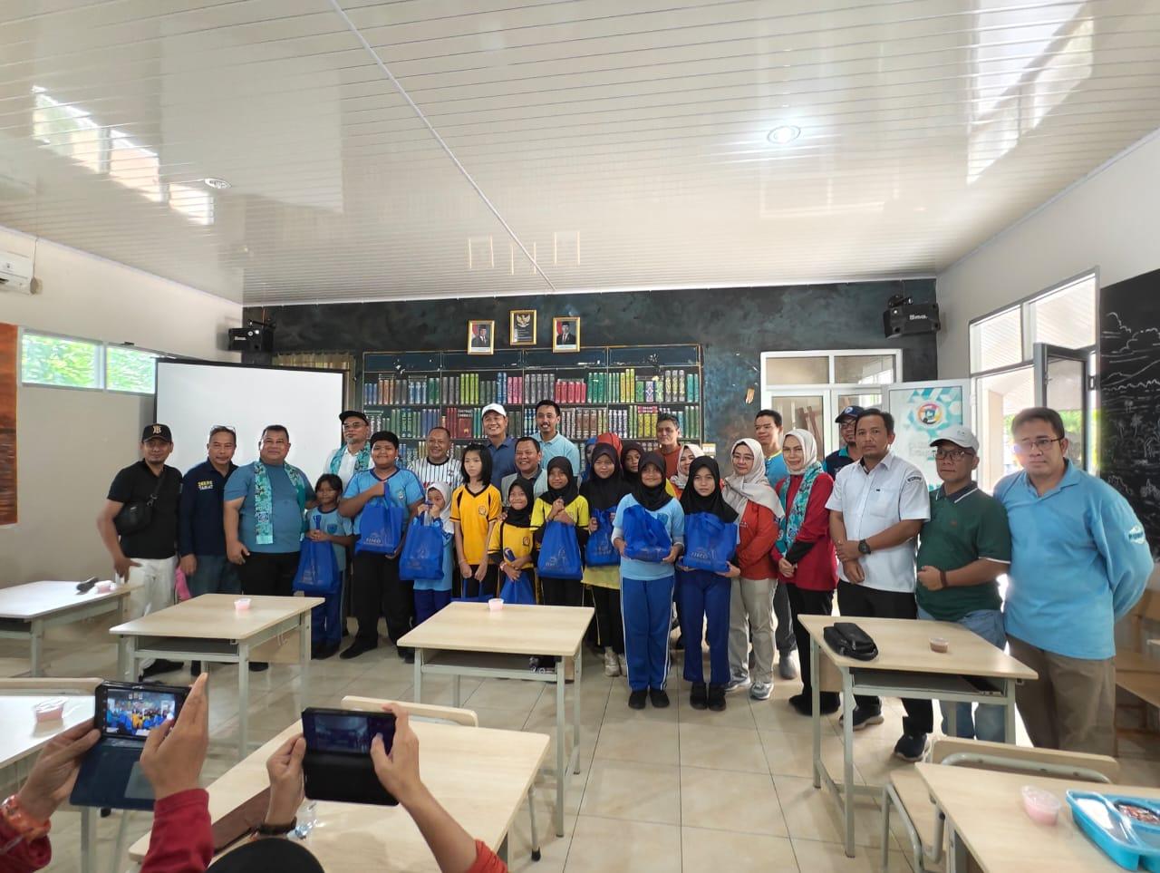 200 Siswa SD Manggar Dapatkan MBG dari DKP Babel