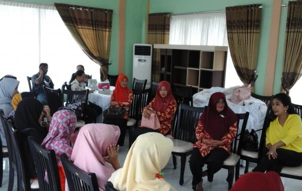 Dharma Wanita DKP Babel dengan Dharma Wanita Kabupaten Bangka Barat